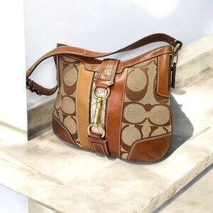 COACH Hampton Hobo Bag in chestnut/tan with clasp